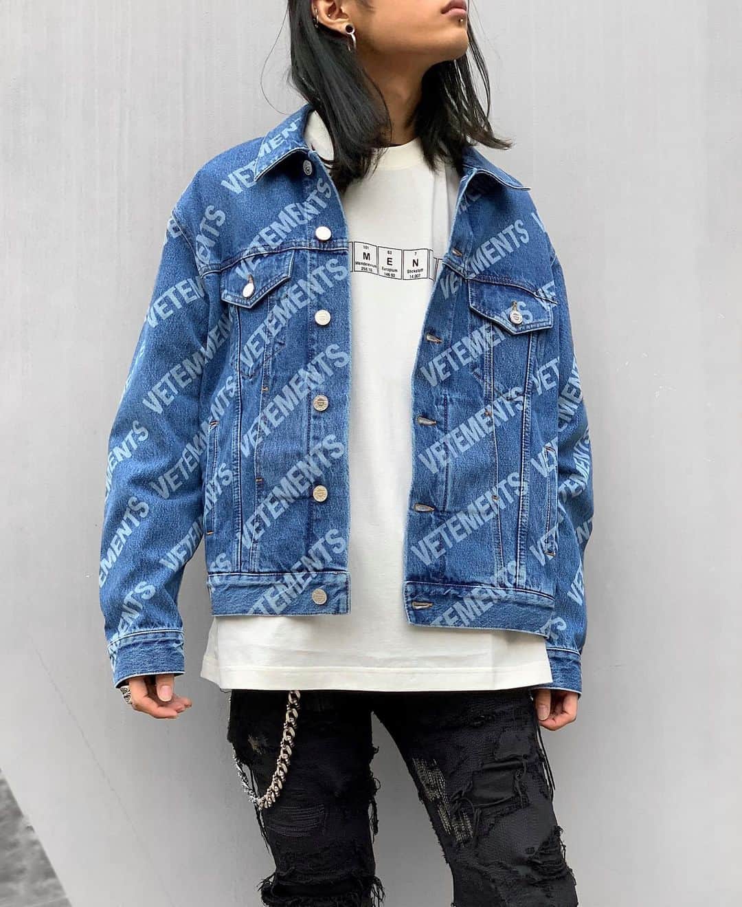 のインスタグラム：「・ ・ ・ New arrival✔️ ss21@vetements_official  ・ ・ ・ ・ ・ available at store✔️ ・ ・ ・ ・ ・  #vetements #AYIN #ss21 #denimjacket」