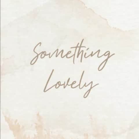 ルナ・マヤのインスタグラム：「Something lovely #comingsoon #lunamaya」