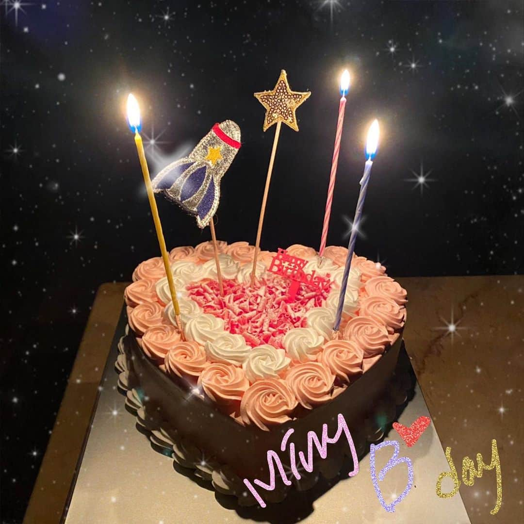 キム・ミニョンさんのインスタグラム写真 - (キム・ミニョンInstagram)「01.26 Miny Bday🐼🎂 Thank you and LOVE you all♥️ #미뇽이즘#with#✨」1月26日 21時35分 - minyoungism