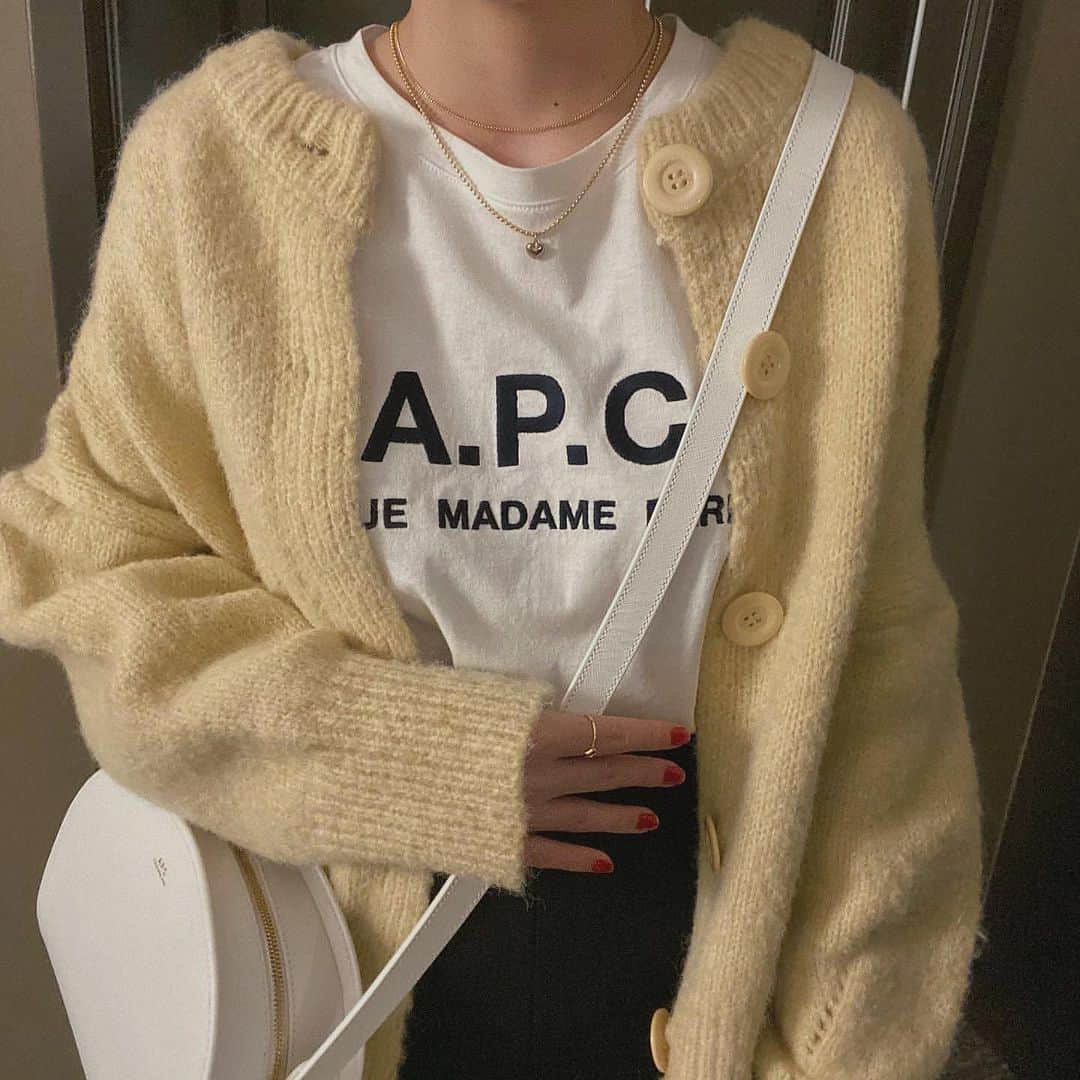 のインスタグラム：「すこし早めの春っぽコーデ🦙💛  柔らかい色味のイエローベージュは私的、 春の一押しのカラーです🥂 ロングブーツにミニ丈は春も続行〰️🛴❤︎  Special thanks ❤︎﻿ @rabi_gram  ﻿ —————————————————— ㅤ﻿ ﻿ お気に入りの写真に @press.inc ﻿ タグ🏷して投稿してください♡﻿ あなたのアカウントをご紹介致します! ㅤ﻿ ㅤ﻿ ——————————————————  ㅤㅤㅤ  #ZARA#ザラ#ザラ購入品#ザラジョ#ザラジョコーデ#ザラコーデ#ジャケット#新色#冬服#冬コーデ#春服#春コーデ#白T#今日のコーデ#プチプラコーデ#プチプラファッション#シンプルコーデ#カジュアルコーデ#大人カジュアル#大人可愛い#置き画#apc」