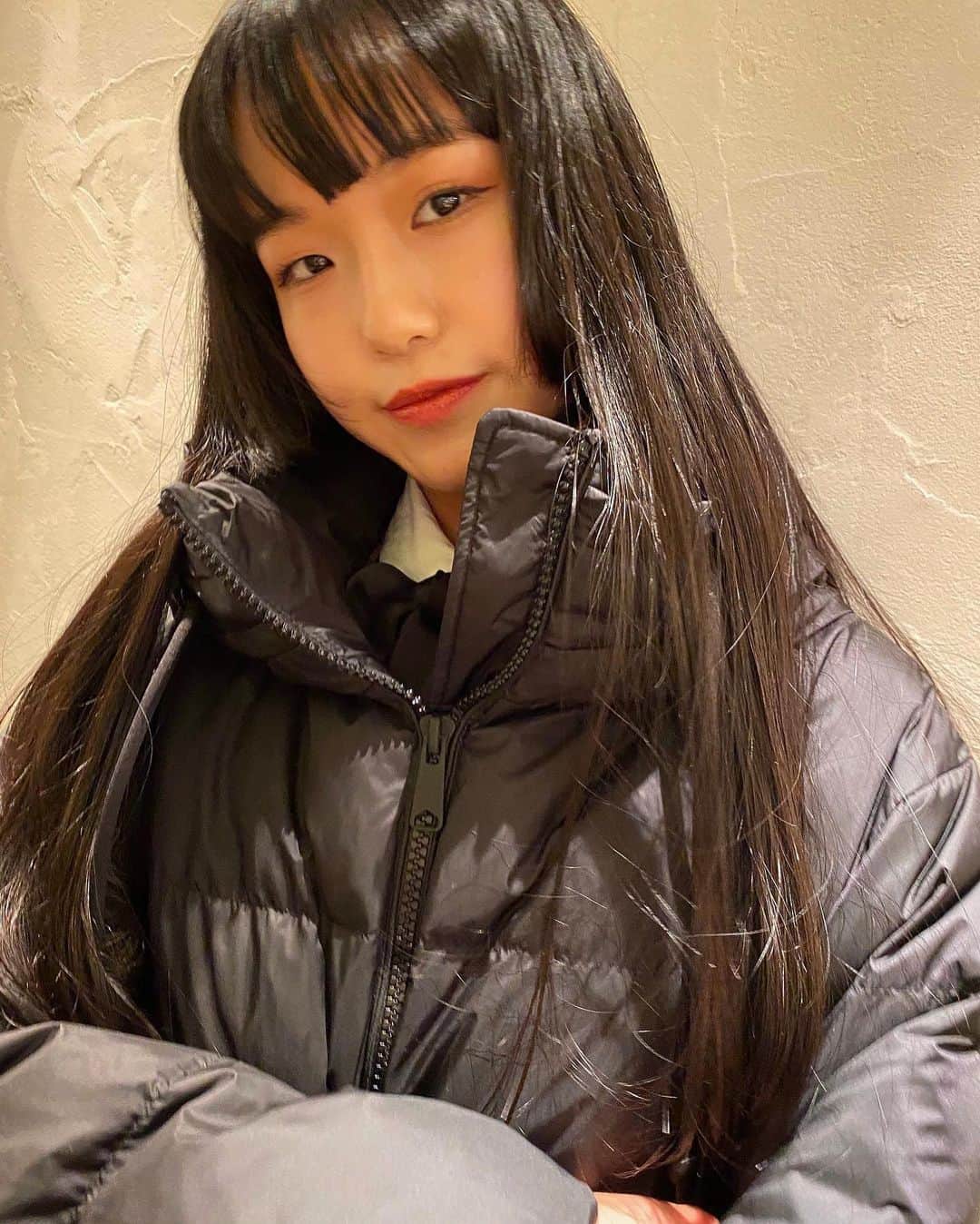 小田鈴音さんのインスタグラム写真 - (小田鈴音Instagram)「. 姫カットカワイイ👯‍♀️👯‍♀️  🖤 @eliemasuko 🖤」1月26日 21時41分 - suzuneoda