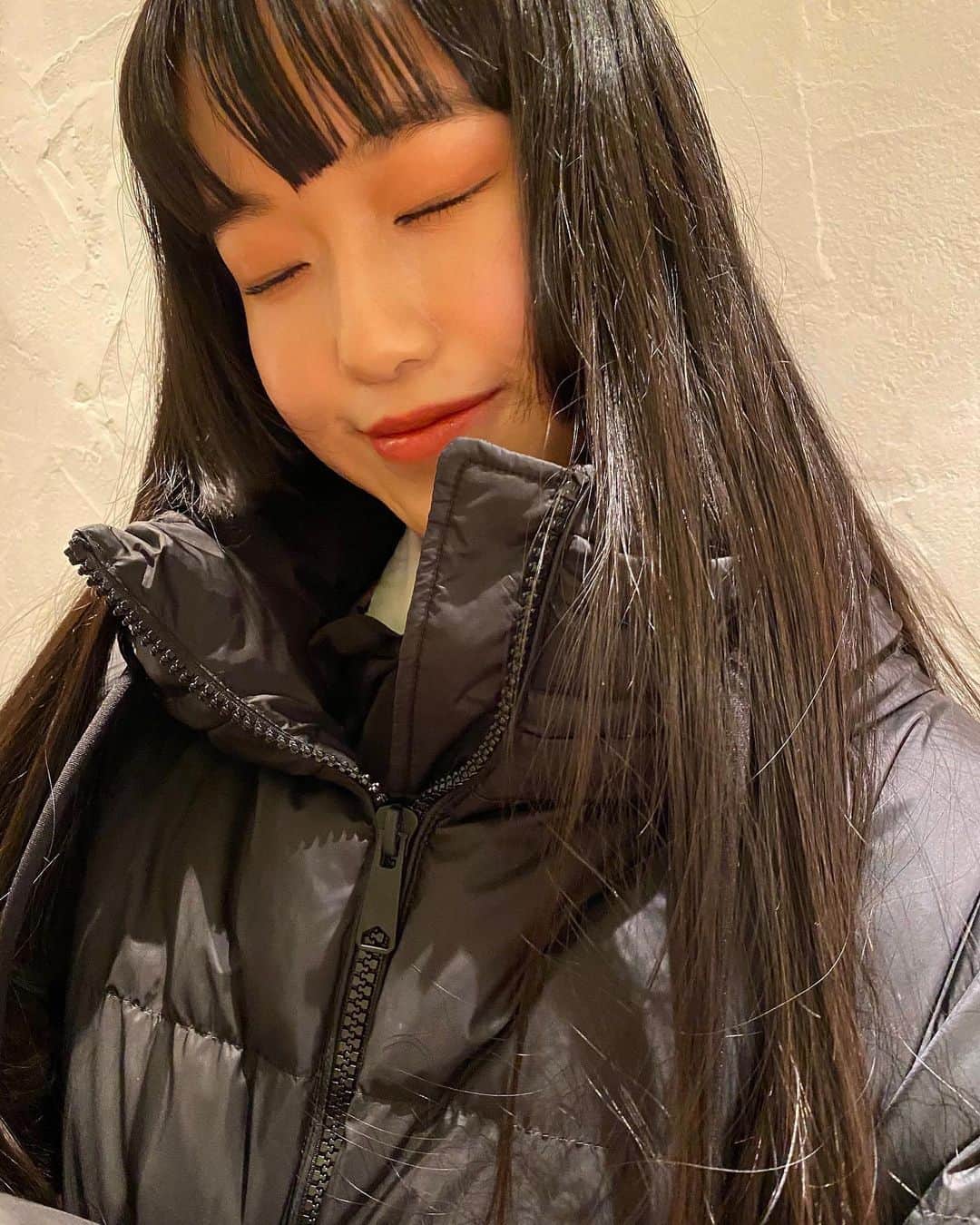 小田鈴音さんのインスタグラム写真 - (小田鈴音Instagram)「. 姫カットカワイイ👯‍♀️👯‍♀️  🖤 @eliemasuko 🖤」1月26日 21時41分 - suzuneoda