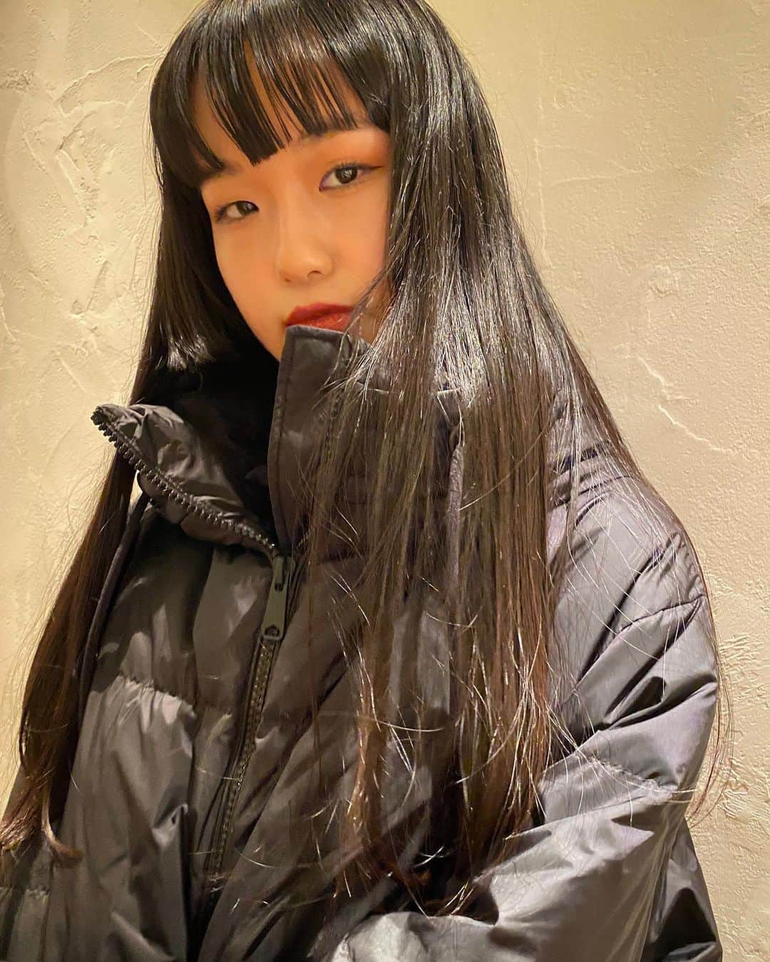 小田鈴音のインスタグラム：「. 姫カットカワイイ👯‍♀️👯‍♀️  🖤 @eliemasuko 🖤」