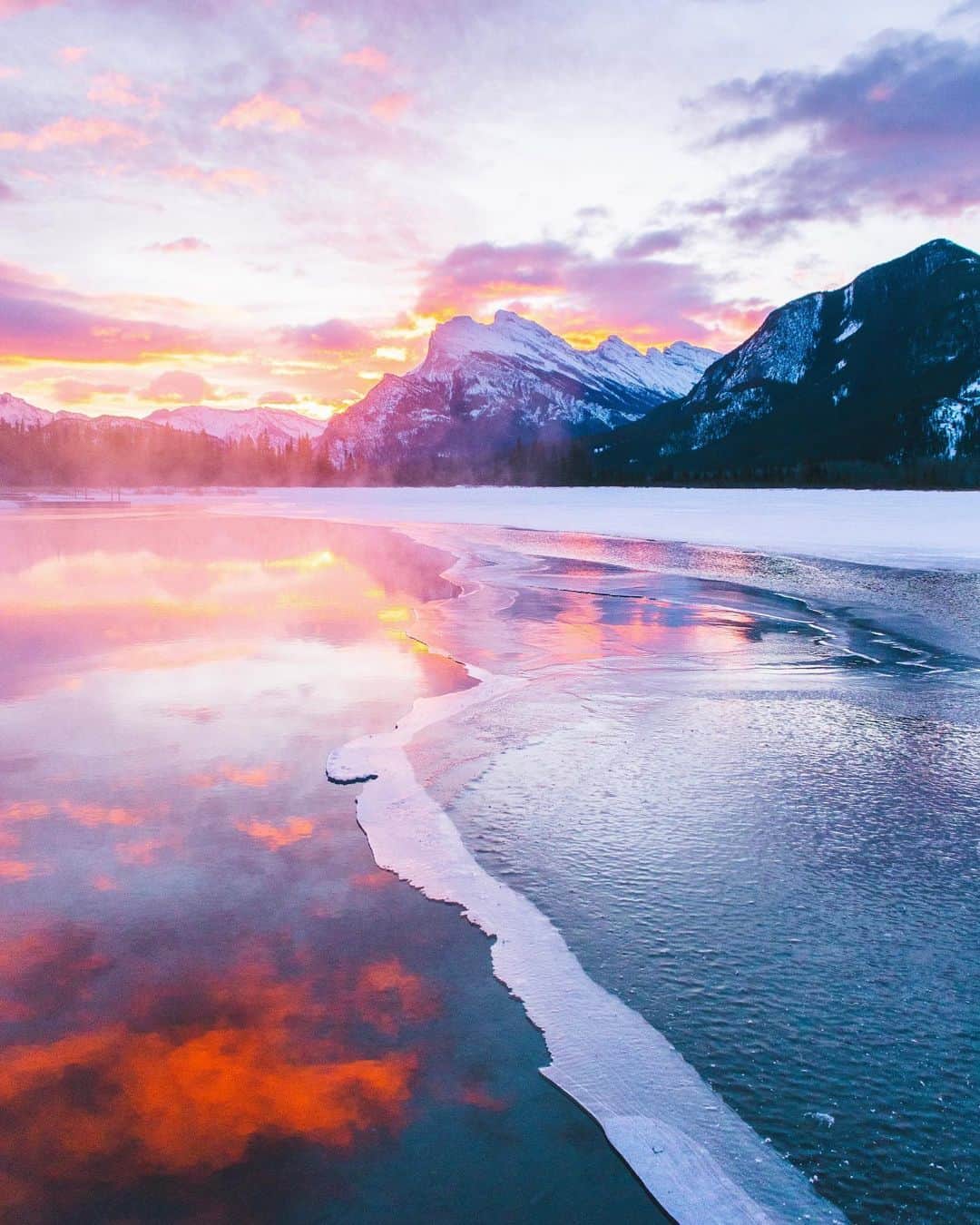 FOLKのインスタグラム：「So. @kevinstiles is in our upcoming spring issue and while I was looking at his story last night this photo of his truly stopped me in my tracks. Perhaps it’s because I haven’t travelled in over a year, or perhaps it’s that mighty feeling of wanderlust setting in, but holy moly this image is just beautiful. Good morning and carry on!」