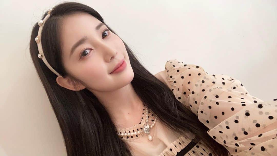 のインスタグラム：「[#채경] 이제 곧 토끼 굥주님 찾아뵐 시간🐰❣️ 잠시 후 10시 30분 팬텀싱어 올스타전에서 만나요🌟  #APRIL #에이프릴 #윤채경 #JTBC #팬텀싱어_올스타전 #팬텀싱어」