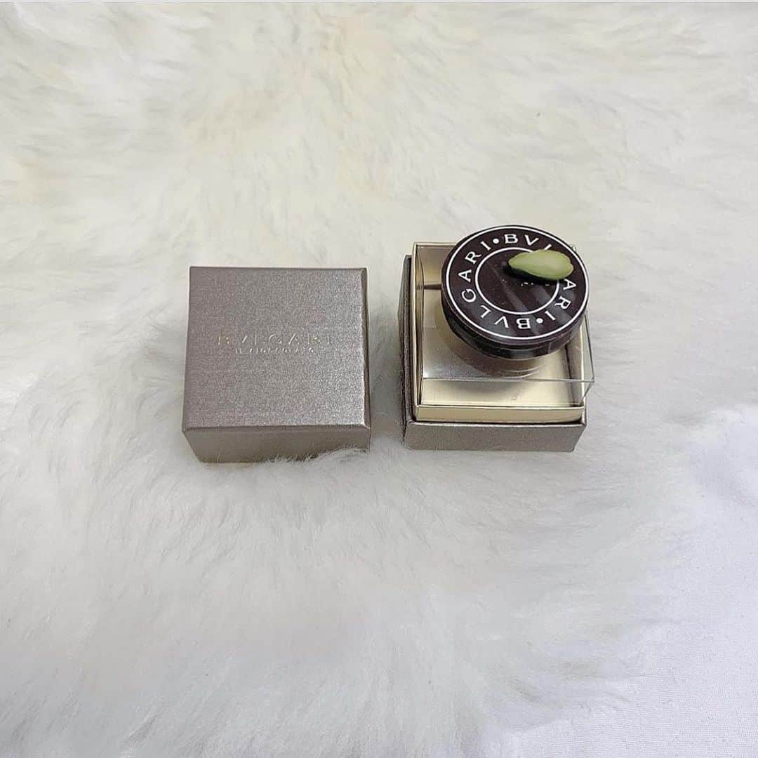 のインスタグラム：「BVLGARI IL chocolate♡  ピスタチオってだけで完璧なのに 包装も品ありすぎて見た目からかわいすぎる🥺  #ピスタチオ #チョコ#チョコレート #ブルガリ#chocolate #bvlgarichocolate #bvlgari#バレンタイン#バレンタインチョコ」