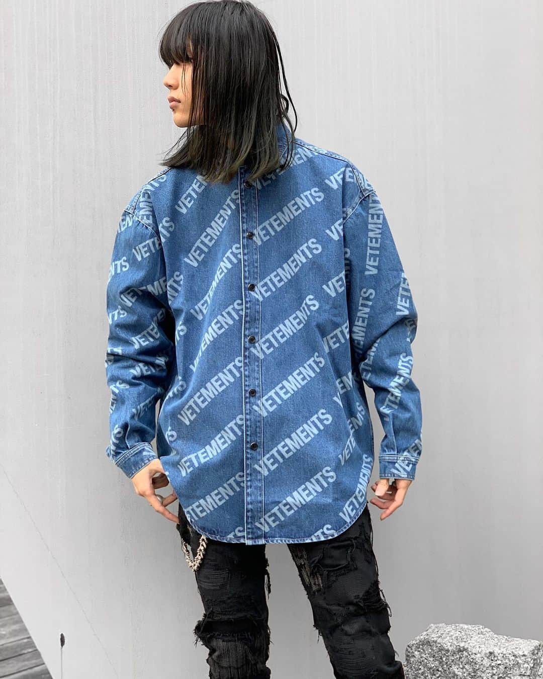 のインスタグラム：「・ ・ ・ New arrival✔️ ss21@vetements_official  ・ ・ ・ ・ ・ available at store✔️ ・ ・ ・ ・ ・  #vetements #AYIN #ss21 #denimshirt」