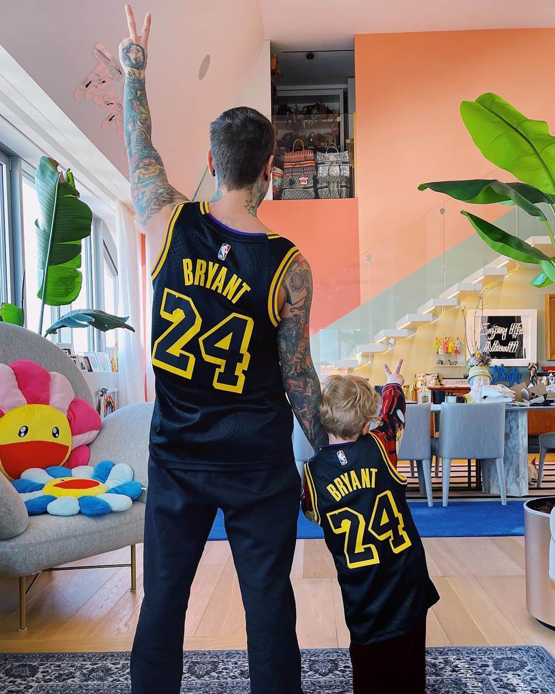 フェデスのインスタグラム：「Ciao Kobe 🖤」