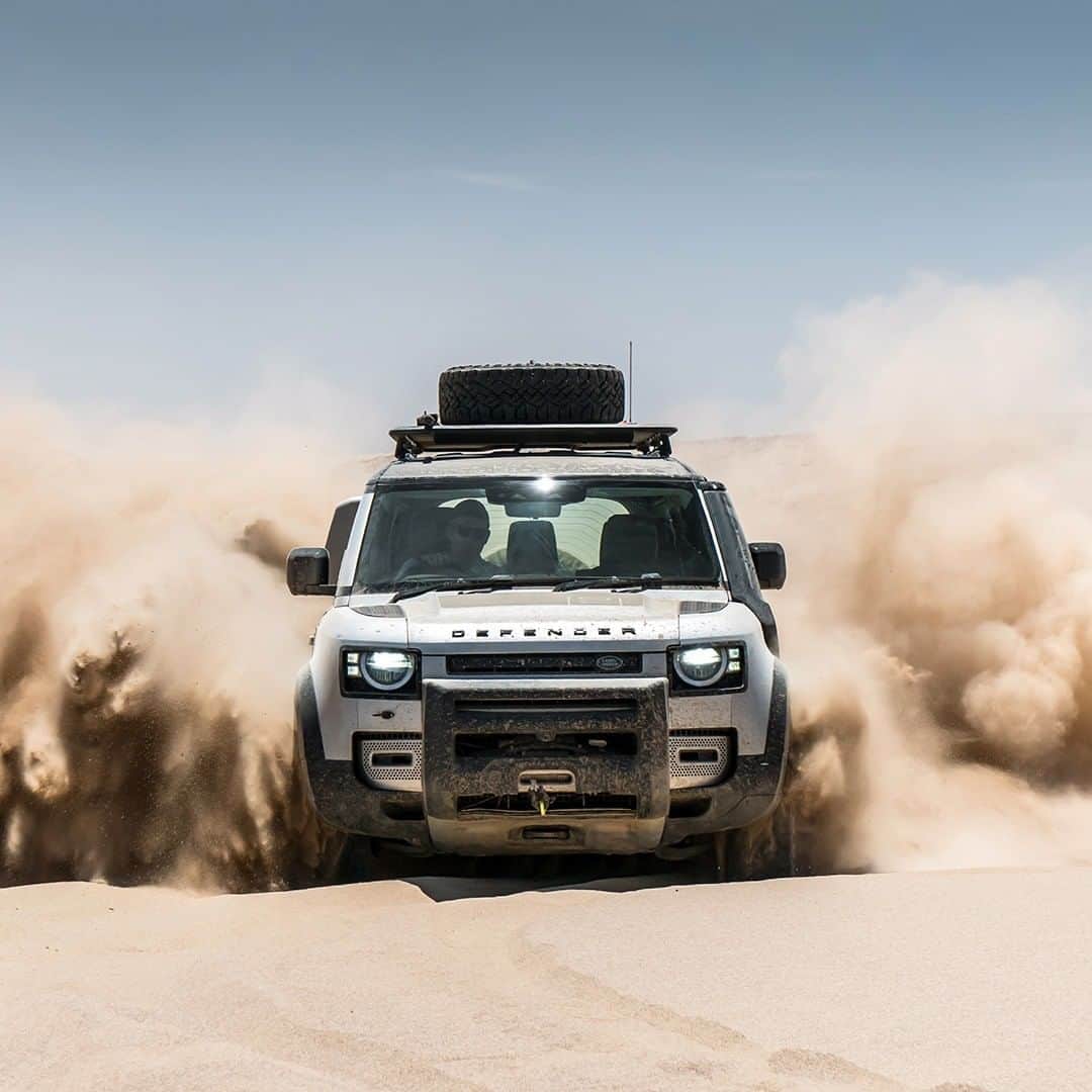 Land Roverさんのインスタグラム写真 - (Land RoverInstagram)「Hone your new #DEFENDER driving skills off on the wild, varied off-road terrain of Namibia. Click the link in our bio to book your place with #LandRover Adventure Travel Namibia for when you're ready to explore.  #Namibia #OffRoad #Defender #TeamDefender #NewDefender #RockCrawl #RockCrawling #SandDriving #Wading @landrover_adventuretravel」1月26日 22時00分 - landrover
