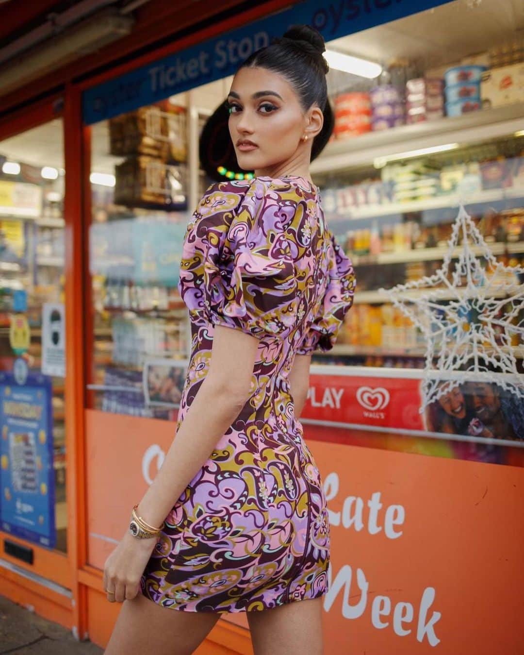 Ted Bakerさんのインスタグラム写真 - (Ted BakerInstagram)「When the only place to serve looks is the corner shop. @neelamkg (Printed Mini Dress: FLICKL)」1月26日 22時03分 - tedbaker