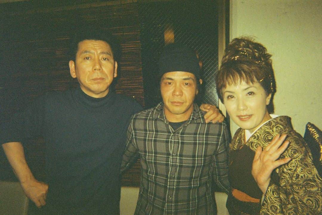 砂山圭大郎のインスタグラム：「最近、古希の誕生日だった方との昔の写真。吉田照美のやる気MANMAN！最終回の日です。写ルンですの写真をデジタル化したら出てきた写真。 #吉田照美 #文化放送 #小俣雅子 #砂山圭大郎」