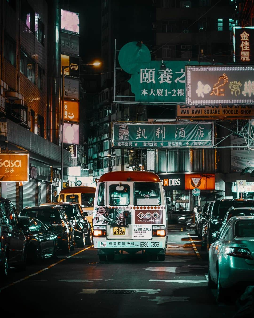 HAYAMI HANNAH ハナさん ど田舎さんのインスタグラム写真 - (HAYAMI HANNAH ハナさん ど田舎Instagram)「. Jordan or Yau Ma Tei? 🇭🇰 My fav atmosphere but  Not Instagrammable.  Stay Safe,Stay Healthy  香港加油🇭🇰 Gd Nite dear IG friends.   ワタシの好きな雰囲気なんですが インスタウケはしてない(訳) いつもありがとうございます。  —————— 📸 @SonyAlpha 7RM3 📍 @TamronJP A36  📍ISO 320📍SS 1/40 📍F2.8 ——————  #hayamihannah  #DiscoverHongKong  #Picsofhk #香港 #instameethk⁠ #awesomehongkong  #hongkongphotography⁠ #unlimitedhongkong  #exploringhongkong⁠ #hongkongstreets  #hongkongnight  #hongkong  #hongkonglifestyle #hongkongstreetphotography⁠ #visualhongkong  #reframinghk  #Hongkongliving #StreetMobs #moodygrams⁠  #Adorama #Way2ill #yourshotphotographer  #localiiz  #thestreetpr0ject #TimeOutHK #capitalshooters  #DarkMobs  #ZolimaHongKong  #New_UrbanStreet #chinadestinations」1月26日 22時15分 - hayamihannah