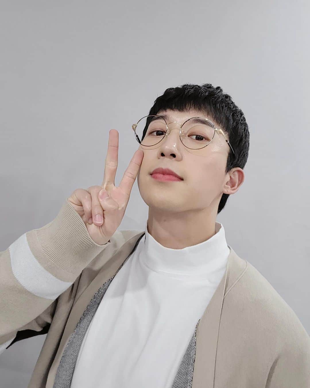 フンのインスタグラム：「#kissme #ukiss #I #Wish #꿈꾸라 오늘 Iwish 첫라이브~~ 너무 떨려서 많이 부족했지만 점점 더 잘하는 모습 보여드릴게요 너무너무 감사하고 사랑합니다..🥰 화이팅!!」