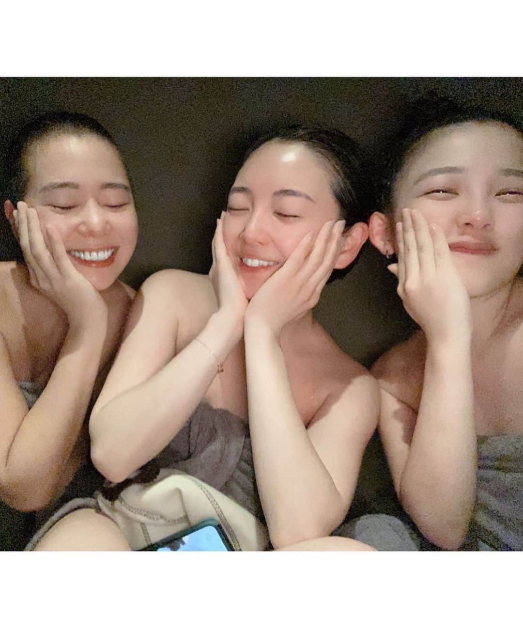 園都さんのインスタグラム写真 - (園都Instagram)「@solosauna_tune サウナ女子と３人個室部屋で 思う存分汗を流し、宙を舞った。  こんなにももととのわせてもらえる 場所に喜びを感じる。  女性にも優しいサウナ♡  #ソロサウナtune #サウナ #sauna」1月26日 22時24分 - miyakosono_official
