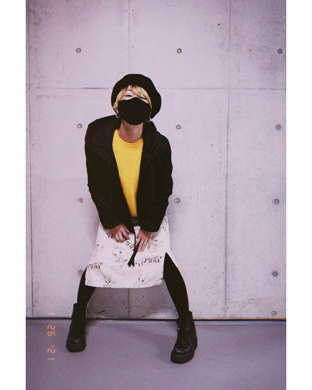 木村カエラさんのインスタグラム写真 - (木村カエラInstagram)「😷 @baggu  ⚫️ @acnestudios  🟡 @carven  🤍 @hm  #tweety   #kaelaootd」1月26日 22時20分 - kaela_official