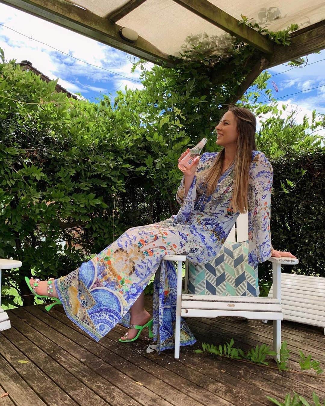 SOPHIA WEBSTERさんのインスタグラム写真 - (SOPHIA WEBSTERInstagram)「Summer soiree! ☀️💞 @bold_fashion_jd looks gorgeous in our 'Ritzy' mule. ✨💚   Sculpted on our statement hourglass heel and finished with chunky jewels, 'Ritzy' is one of our top summer slip-on sale picks. 🙌⁣ ⁣ #SophiaWebster #SophiaWebsterSale⁣」1月26日 22時29分 - sophiawebster