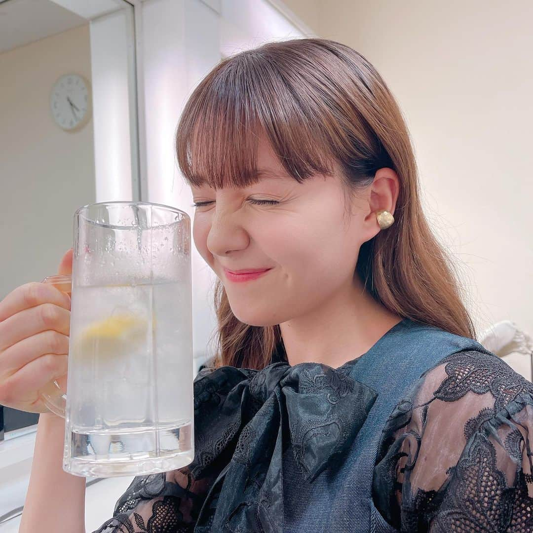 トリンドル玲奈さんのインスタグラム写真 - (トリンドル玲奈Instagram)「とあるお仕事にて…😋  レモンサワー🍋いただきました！ またお知らせさせてください☺️」1月26日 22時30分 - toritori0123