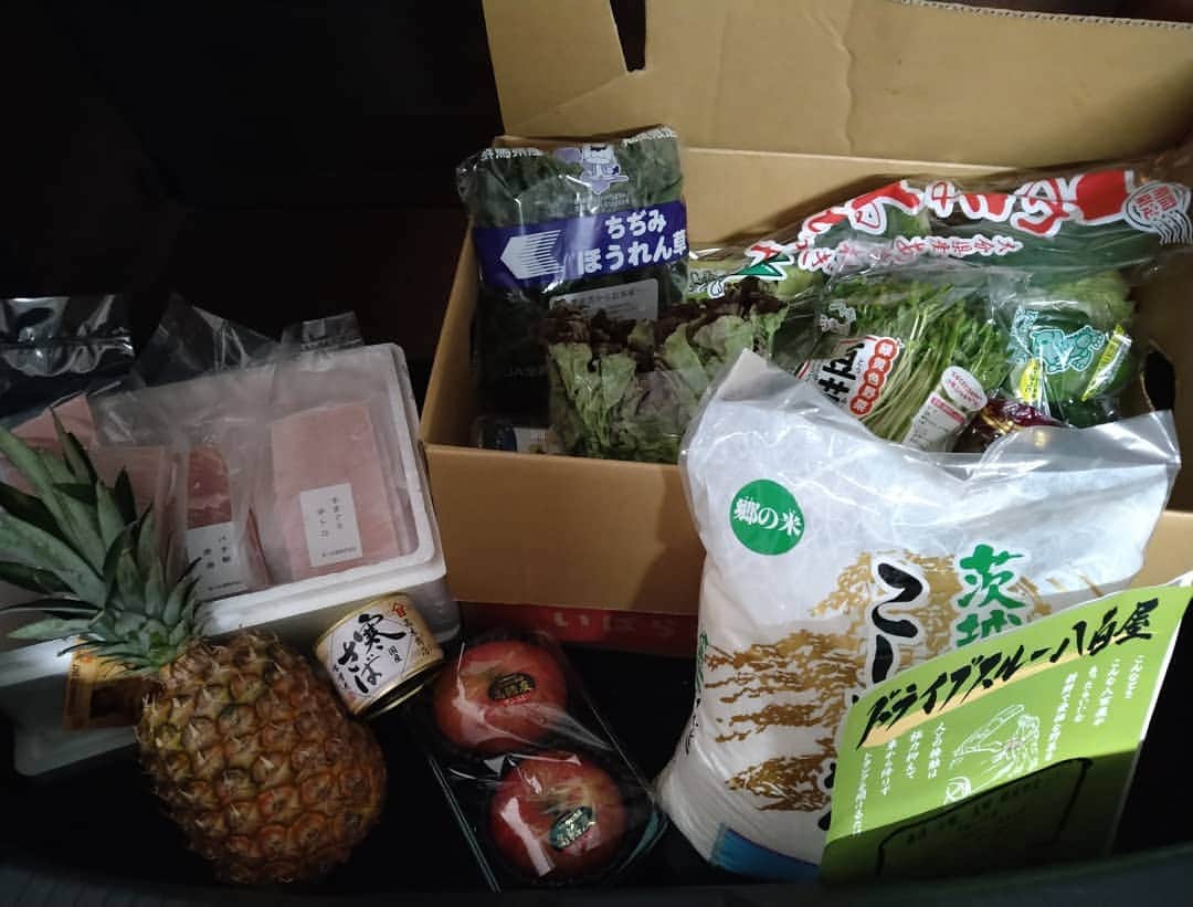 星奈優里さんのインスタグラム写真 - (星奈優里Instagram)「#ドライブスルー八百屋  初体験✨  前から気になっていた京浜島のドライブスルー八百屋に行ってみました。この日は、#ドライブスルー魚屋 も来ている日だったので、マグロセットも頼んでみた⤴️ 沢山のお野菜&オマケも頂いて、これから、どうやって食べるかなー😋と楽しみです☺️」1月26日 22時36分 - yuri_hoshina