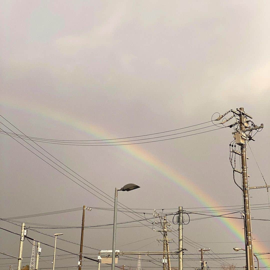 神﨑沙穏さんのインスタグラム写真 - (神﨑沙穏Instagram)「この前いってた虹🌈🌈 この写真は途中までしか写ってないけど 初めから終わりまでかかってる虹はじめてみた😚」1月26日 22時47分 - i_am_saon