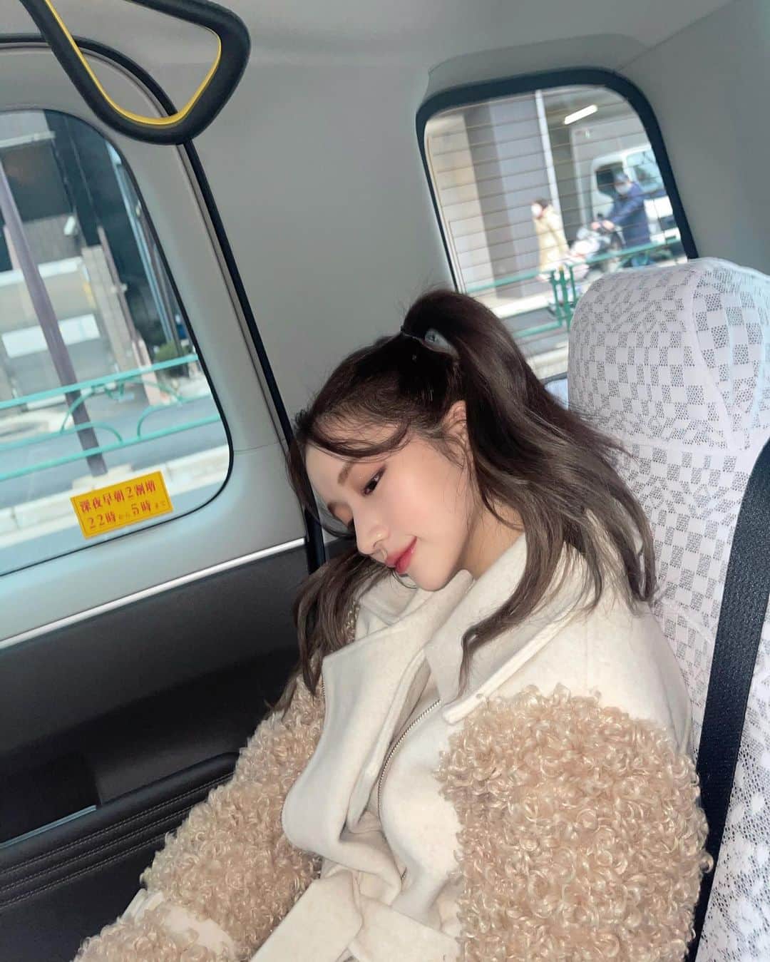 南りほのインスタグラム：「ツインテール🙇🏼‍♀️🤎 メイクは @murohashiyuki さん🤎この日の撮影は楽しかった🥰お楽しみに🤎」