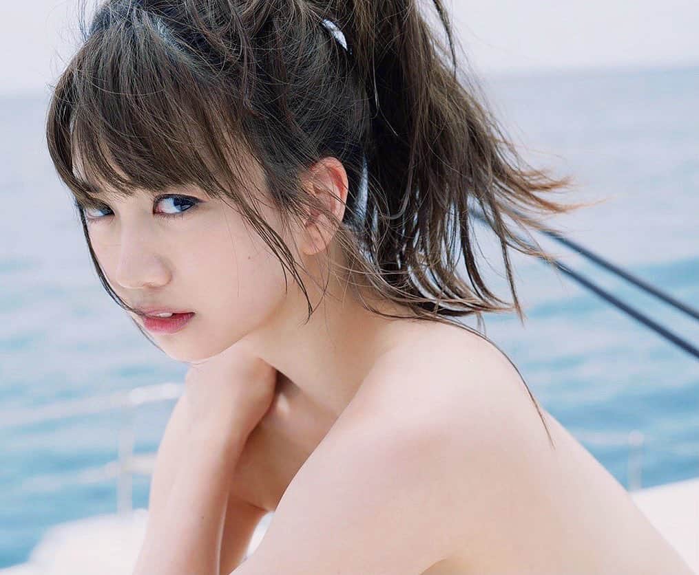 源藤アンリのインスタグラム：「𓆡𓆜𓇼𓈒𓆉 𓆛 𓆞𓆡 𓇼𓈒𓆉 切れちゃってますが、この時の髪型 ヘアメイクさんがブリジットバルドーを意識してくれてとても可愛かったです´`* #写真集 #アザーカット #グラビア #ANRI」