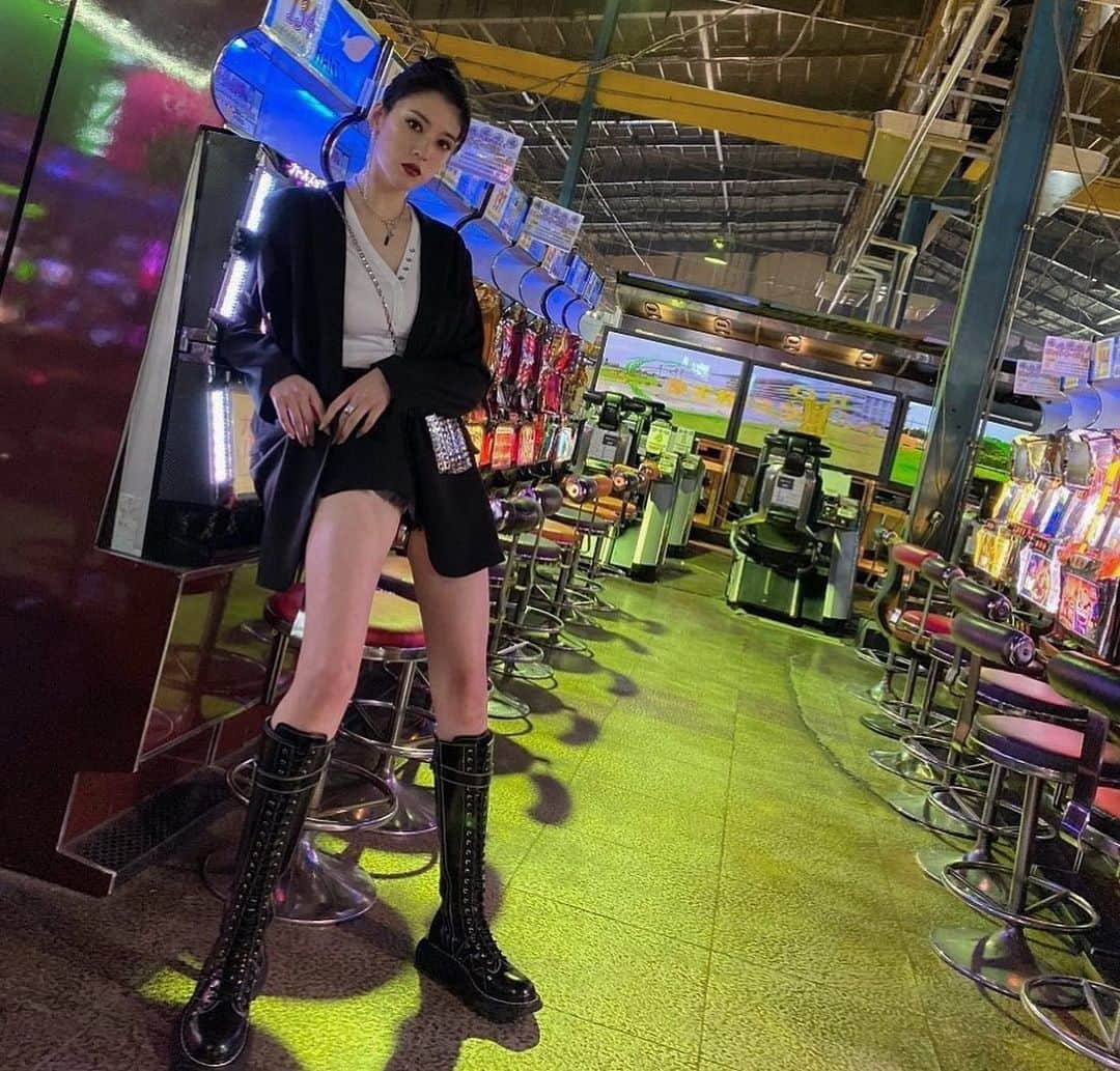 三吉彩花さんのインスタグラム写真 - (三吉彩花Instagram)「I appeared in the Chinese drama 『了不起的女孩』.  It feels like a long time ago.😝I miss it. I'm looking forward to seeing two beautiful girls again.🖤🖤  @li_yi_tong_  @jinchen905   #drama #china #了不起的女孩  #李一桐  #金晨  #三吉彩花」1月26日 23時07分 - miyoshi.aa