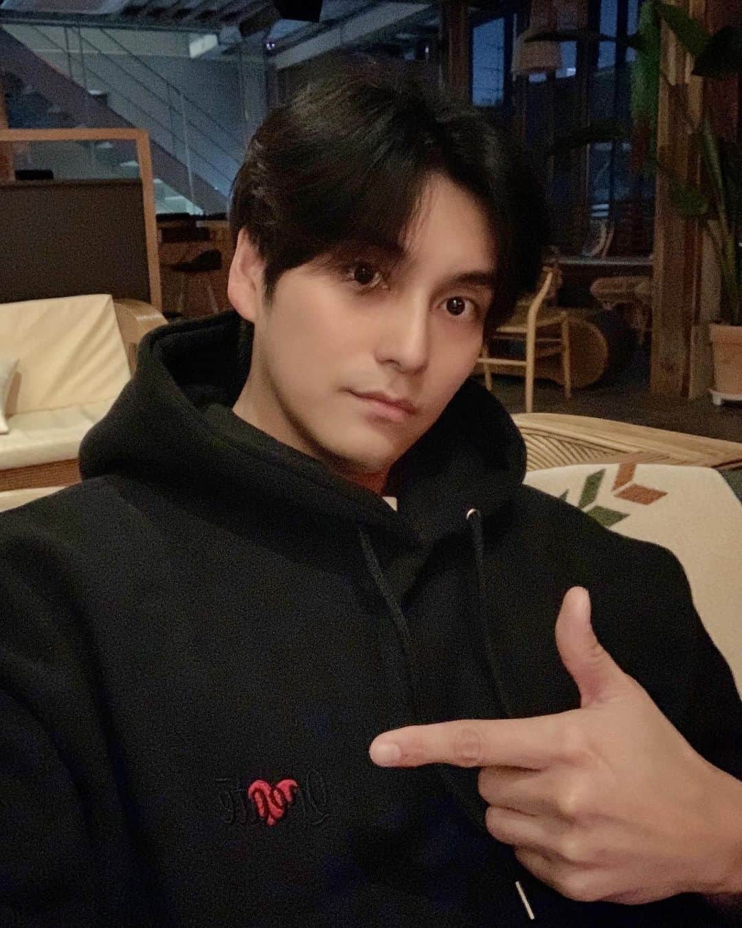 チェ・ソンジュンのインスタグラム：「❤️👈🏻」