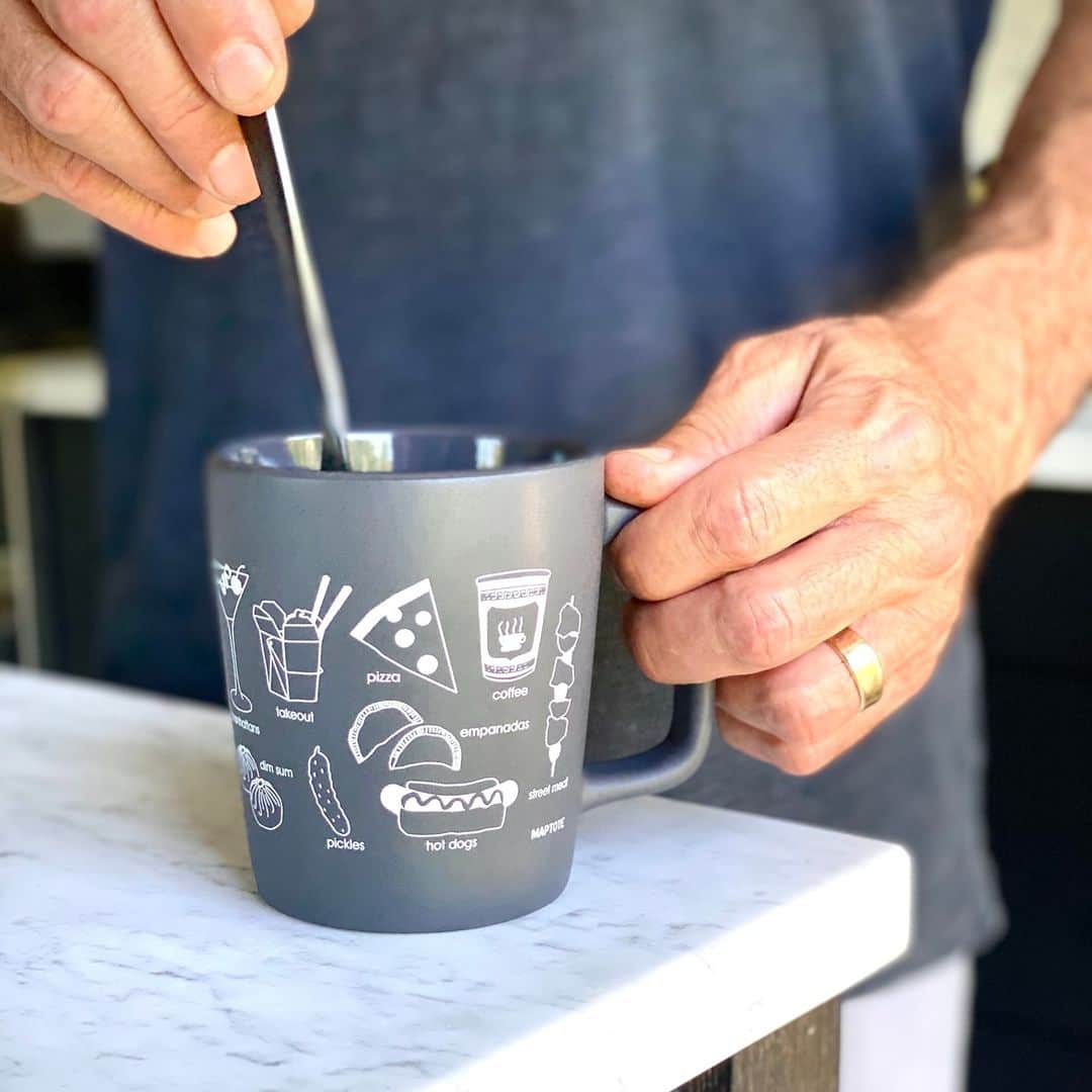 マップトートのインスタグラム：「Grab your morning cup of coffee and shop the last few days of our clearance sale! Up to 40% off select items!⁠ ⁠ P.S. these matte gray mugs are only $15⁠ No code needed. Prices as marked. Sale ends 01/28/21.」