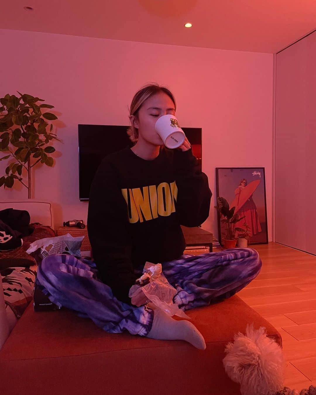 のインスタグラム：「@insomniacltd world💙 love @julzghoulz 💙💙💙 スウェットパンツ最高」
