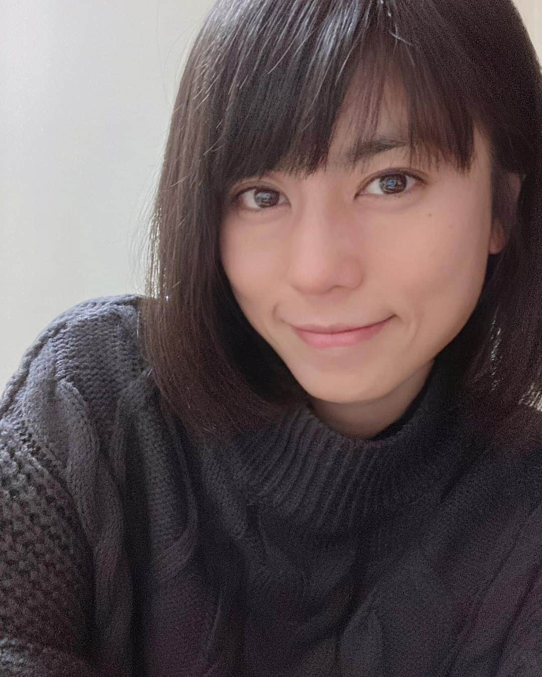 芳野友美さんのインスタグラム写真 - (芳野友美Instagram)「納豆のおすすめとか知識と色々コメントありがとうございます☆ 私はトッピングなしでネバネバがフワトロになるまでめっちゃかき混ぜて食べます♪ そして一口食べる度にかき混ぜてフワトロを復活させてます！ なかなか手が痛くなります（笑） だからご飯のお供の時もご飯には乗せず交互に食べるよ！！ そう言えば昔、地元福岡のラーメン屋さんで#納豆ラーメン があって#プチ流行 したことをふと思い出した♪ 豚骨ラーメンに納豆！！美味しいよ❤︎ 今夜再放送あるよー☺︎ 1月27日（水）午前2時4分～（今日深夜） NHK「#金曜日のソロたちへ 」出演」1月26日 23時03分 - yumi_yoshino_1980