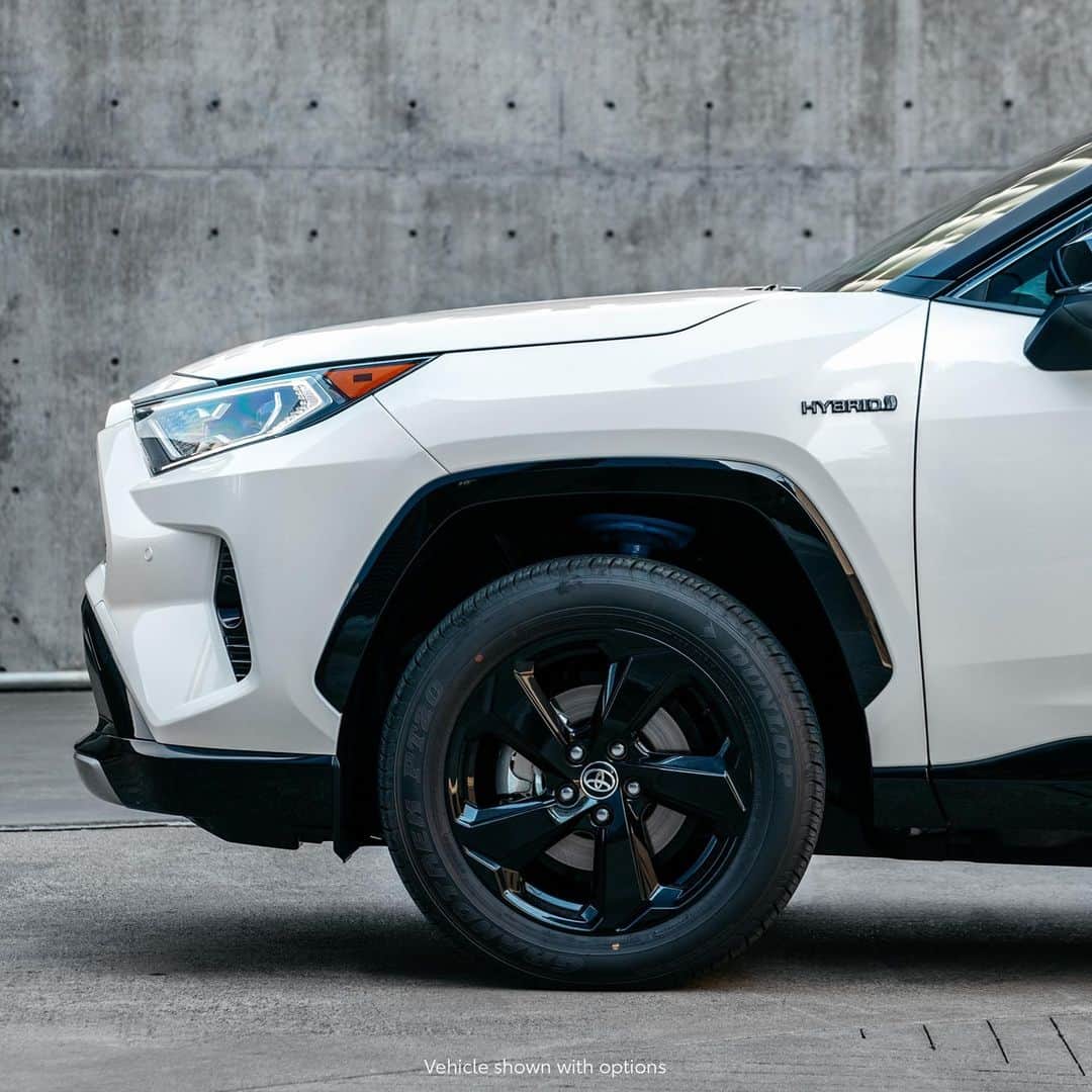 toyotausaさんのインスタグラム写真 - (toyotausaInstagram)「Always take the #Hybrid road. #RAV4 #LetsGoPlaces」1月26日 23時19分 - toyotausa