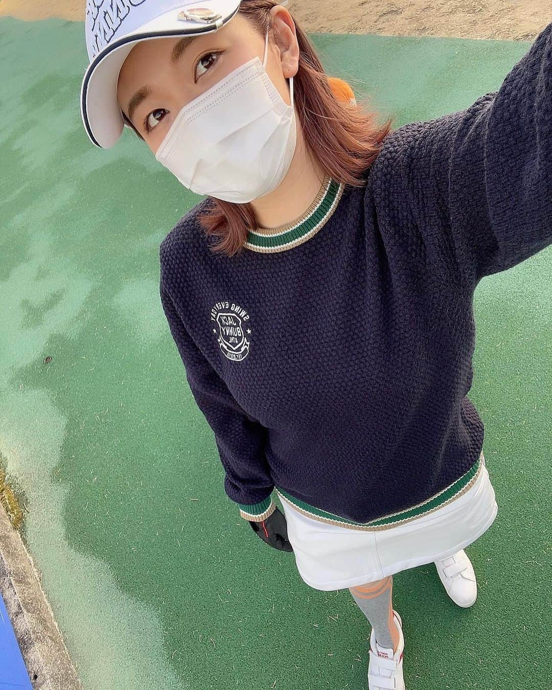 佐々木舞夕さんのインスタグラム写真 - (佐々木舞夕Instagram)「___⛳️  先日のショートコース再挑戦！ 前回よりトータルで2打減ってた😆 それでもまだまだ全然🤮  今日新しくレディースのドライバーを購入して、早速新しいので練習してみたら結構打てたから嬉しかった🥰 これからはドライバーのせいにできないw スピードとかミート率とか測るやつを持ってるからそれで測定したらヘッドスピードけっこう早めらしい🤔 フィッティングの時にもスピードは速いから当たれば飛ぶって言われました🤣 パワー系女子かもしれない🤔笑  何よりゴルフ始めて、運動不足が本当解消されたし、肩周りがスッキリした気がする！いいダイエット😄  #ゴルフ女子  #ゴルフ初心者 #スイング動画  #アイアンショット #ショートコース #ハーフラウンド #ゴルフ上手くなりたい #jackbunny #ゴルフ好きな人と繋がりたい  #ゴルフ練習  #golf #⛳️ #トレーニング #ダイエット #XXIO #ゼクシオ」1月26日 23時22分 - truffe_m_123