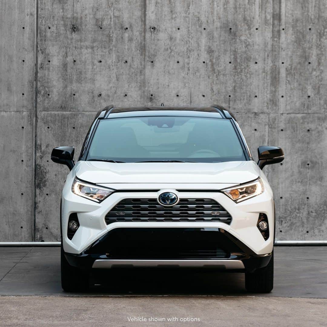 toyotausaさんのインスタグラム写真 - (toyotausaInstagram)「Embrace all that today offers. #RAV4 #Hybrid #LetsGoPlaces」1月26日 23時23分 - toyotausa
