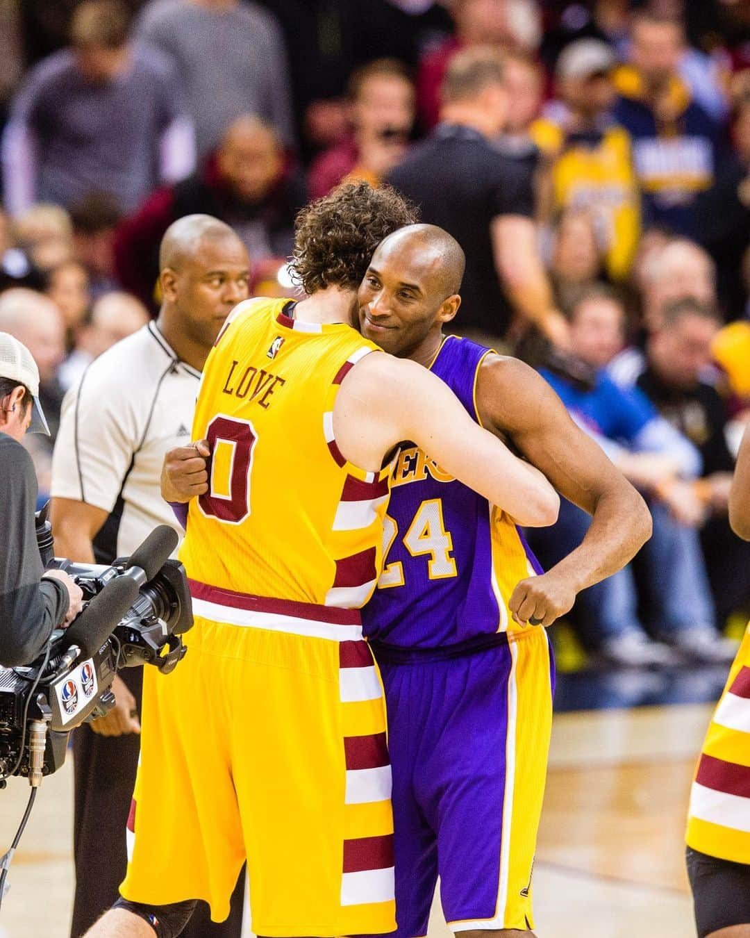 ケビン・ラブさんのインスタグラム写真 - (ケビン・ラブInstagram)「Still doesn’t seem real. RIP to those lost.  MAMBA FOREVER!!! 🐍🖤」1月26日 23時33分 - kevinlove