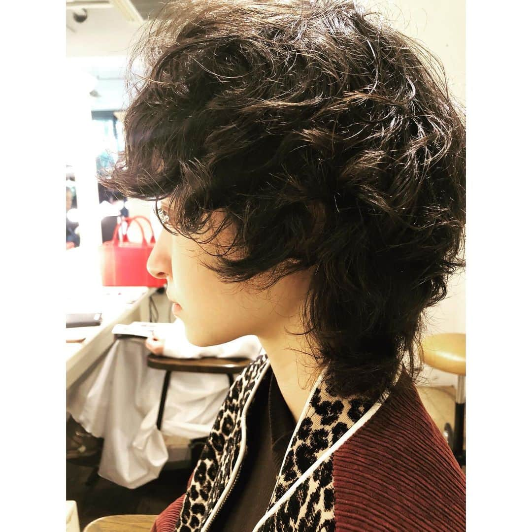 松浦美穂さんのインスタグラム写真 - (松浦美穂Instagram)「model HANAKA(donna) @iam_hanaka_   久しぶりにガッツリhaircut‼︎させていただきました〜‼︎‼︎  HANAKAの次の新しいステージに向けて‼︎‼︎ worldへ…✨✨✨  かなりの手応え‼︎‼︎ HANAKAも笑顔…私も満足…楽しいなぁ✨✨💗  #haircut #haistyle #naturalwavehair #レイヤースタイル #ウルフスタイル #hairsalon  #TWIGGY. #twiggytokyo #lifestylesalon #松浦美穂 #haircutbyme✂️」1月26日 23時28分 - twiggy_mihomatsuura