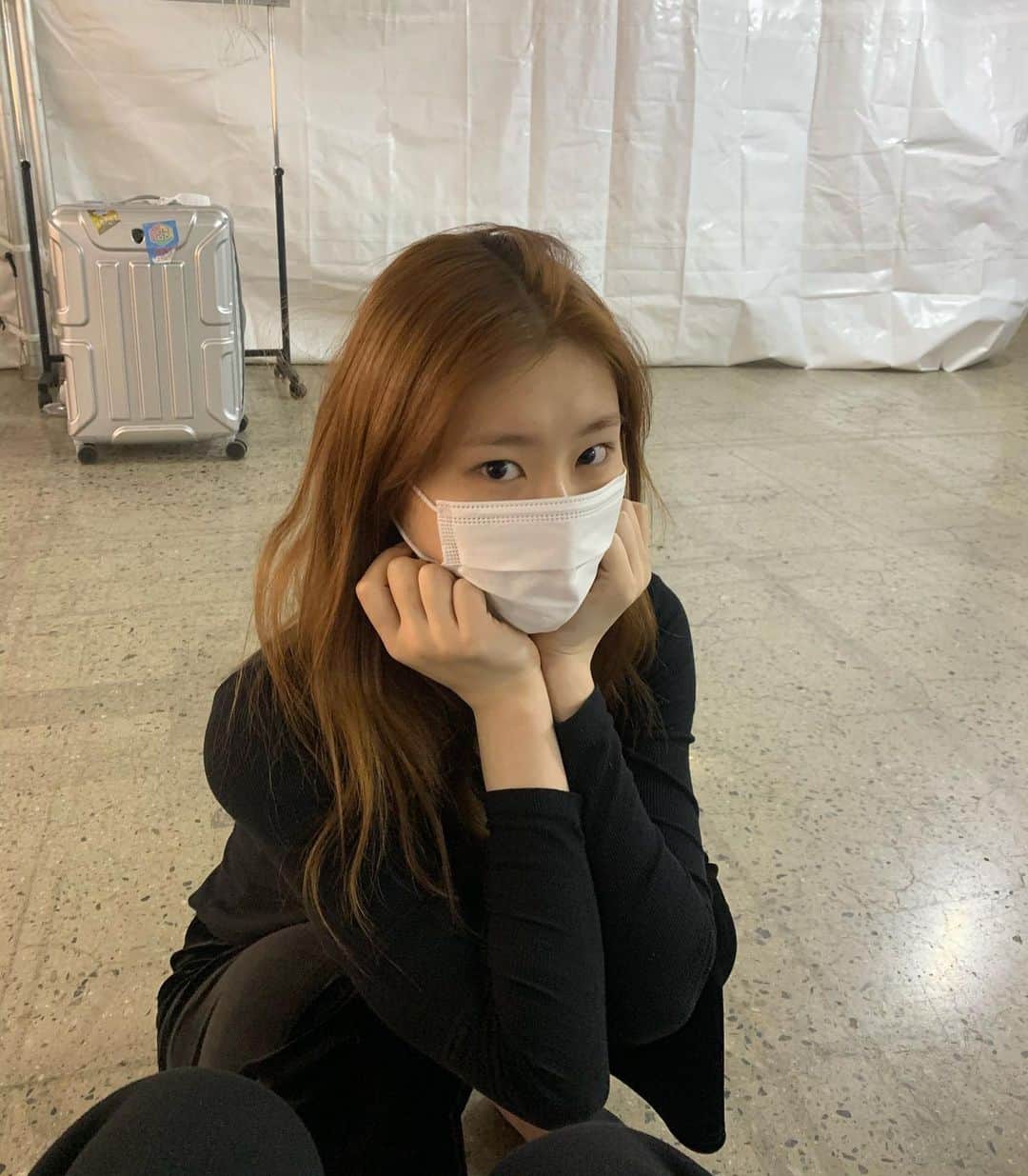チェリョンのインスタグラム：「gudnight & stay safe :3✨」