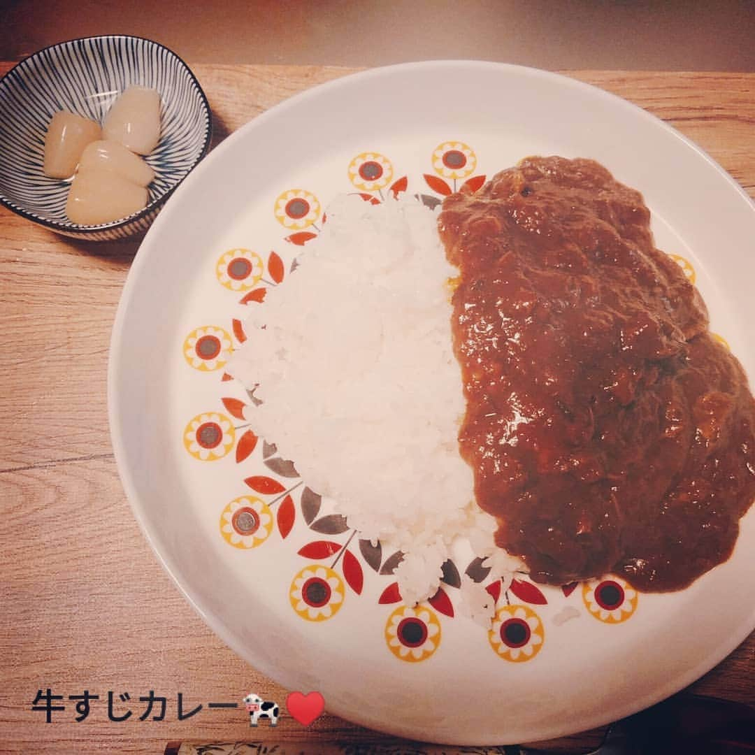 友利愛美さんのインスタグラム写真 - (友利愛美Instagram)「最近もたくさん食べてます😻🐻🐷😻 🧡  🧡 🧡 🍚 #cooking #おうちごはん #豚キムチ #粕汁 #目玉焼き #テレビ千鳥 #チャーハン #カレー #らっきょう #オムそば #ズボラ飯 #簡単レシピ #くいしんぼう」1月26日 23時32分 - aimitomori