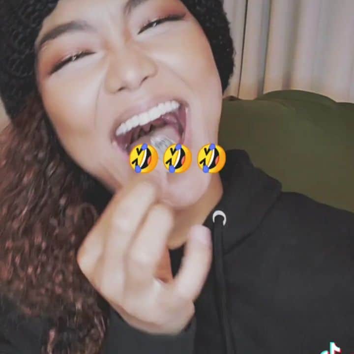 Crystal Kayのインスタグラム：「I agree @majimb.o, let's keep everyone safe🤣🤣🤣🤣  Ps. I love u😂😂😂  この音源の人の自虐でも開き直りポジティブネタがマジでおもろくて大好き。 これはコロナ太りを指摘されてそれに対してポジティブな言い訳をただただ言ってるだけ、の巻w。  みんな、体に気をつけて😂❤️  通訳もやってみたかったなぁw。何故か字幕がちゃんと見えないから、ストーリーで見てね😂」