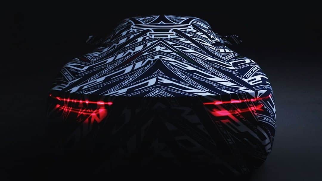 Maserati Japan | マセラティ ジャパンのインスタグラム：「Camouflage, the MC20 way - if you can ever keep it still. The new MC20 camouflage car cover. #MaseratiGenuineAccessories #MaseratiMC20 #Maserati」