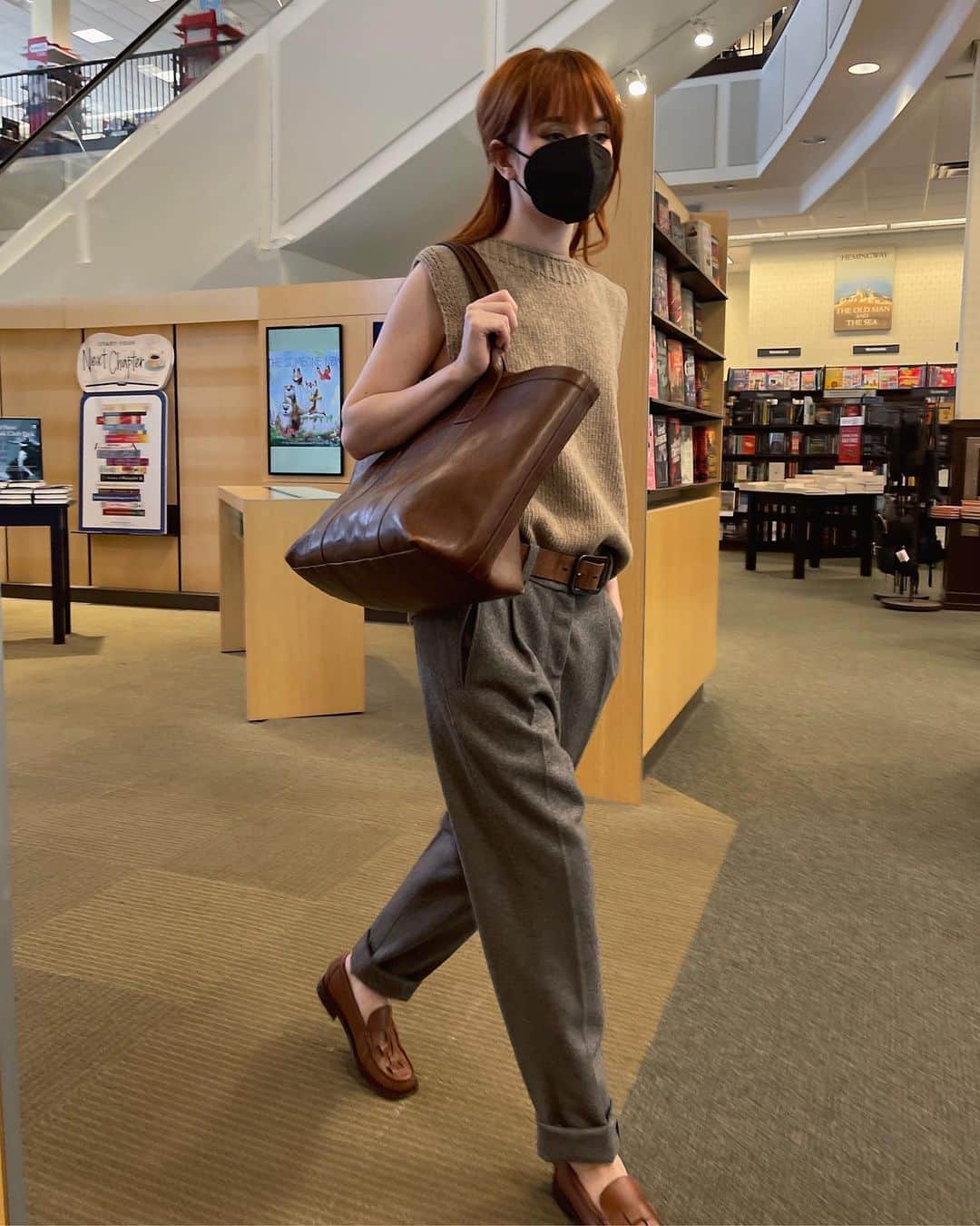 ジェーン・アルドリッジのインスタグラム：「Peepaw fits 🧓🏻 obsessed with these loafers by @hereu_ 😍」