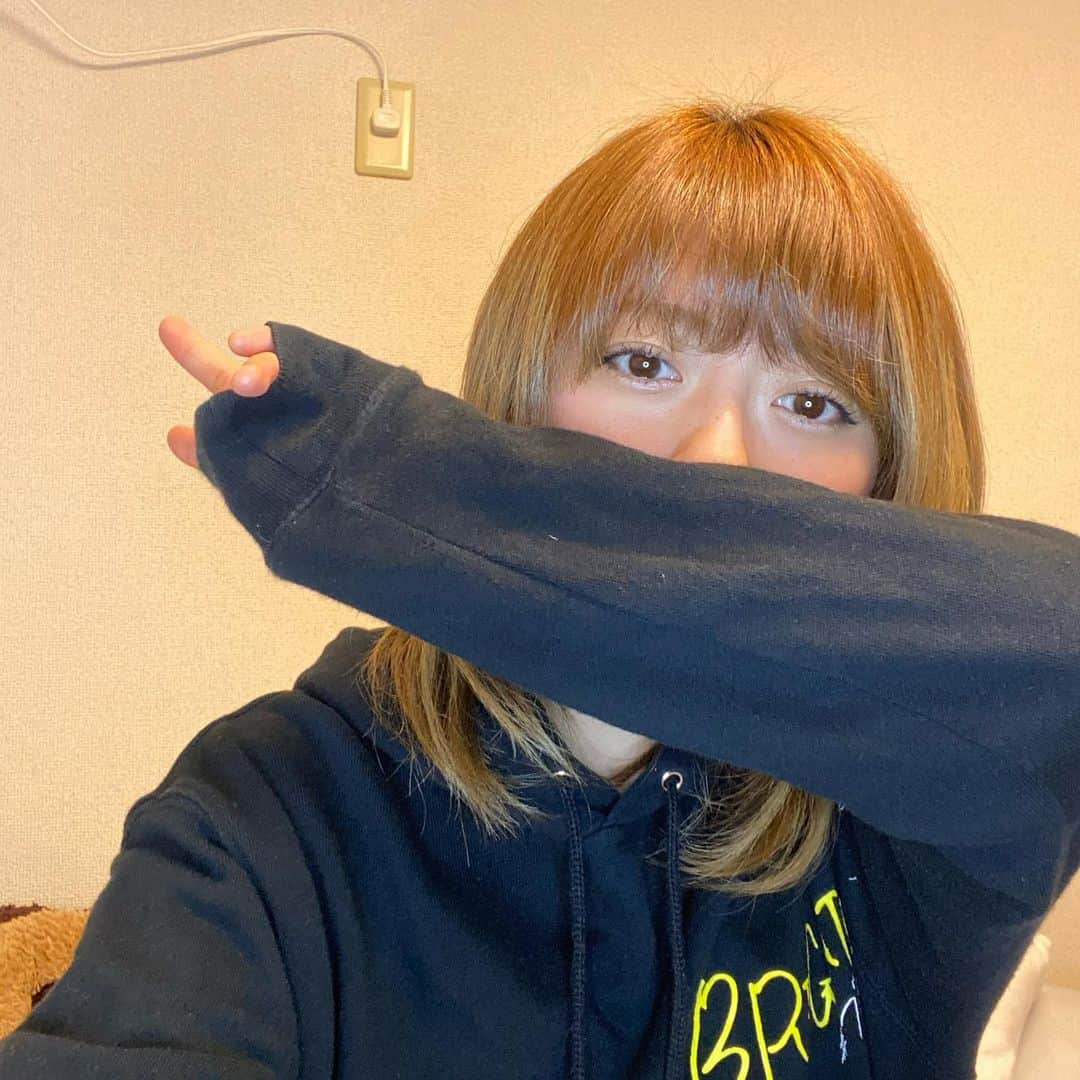 乃下未帆のインスタグラム：「念願のリングライトをGET。 なんで今まで持ってなかったんだろ。 リングライト×無加工カメラの相性バツグンで優勝  #リングライト  #リングライトの盛れは異常  #無加工グラム  #デフォルトカメラ」