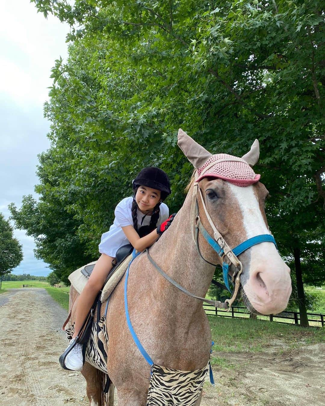 Laraさんのインスタグラム写真 - (LaraInstagram)「back in September I had the opportunity to visit the wonderful @nasufarmvillage ! 🤍✨ it was truly one of a kind, and I was charmed by the people and sweet horses, and @saekoofficial was sincerely passionate about the farm! 🐴☀️The organic blueberries were also delicious 😍！ . #memories  #september2020 . 間違えて消しちゃって 再アップ🥲」1月26日 23時44分 - fa_la_lara