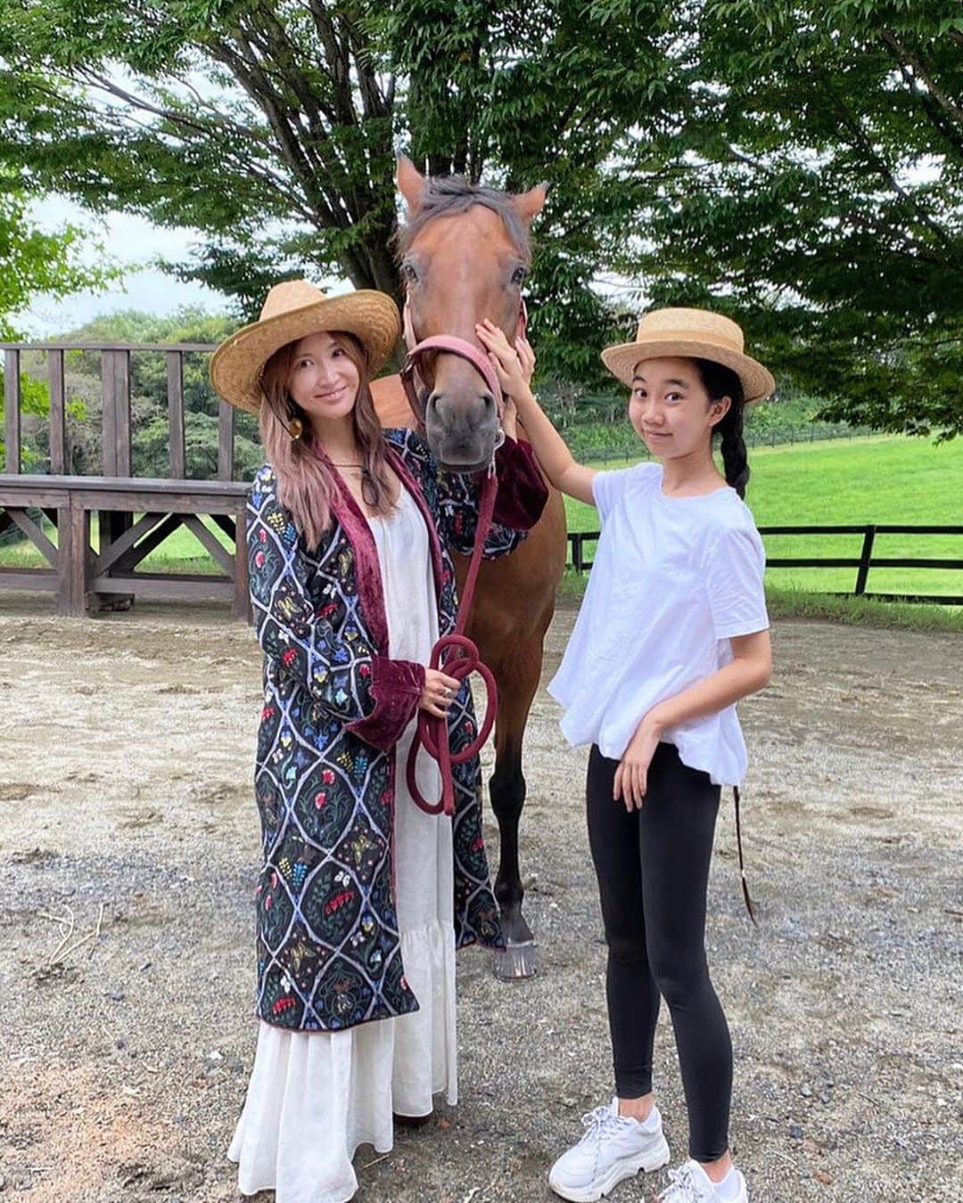 Laraさんのインスタグラム写真 - (LaraInstagram)「back in September I had the opportunity to visit the wonderful @nasufarmvillage ! 🤍✨ it was truly one of a kind, and I was charmed by the people and sweet horses, and @saekoofficial was sincerely passionate about the farm! 🐴☀️The organic blueberries were also delicious 😍！ . #memories  #september2020 . 間違えて消しちゃって 再アップ🥲」1月26日 23時44分 - fa_la_lara