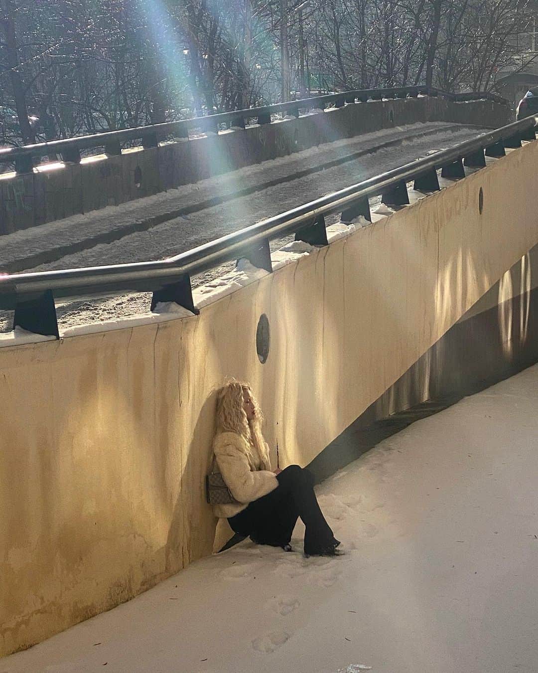 Sasha Supのインスタグラム：「honey glazed winter🤍」