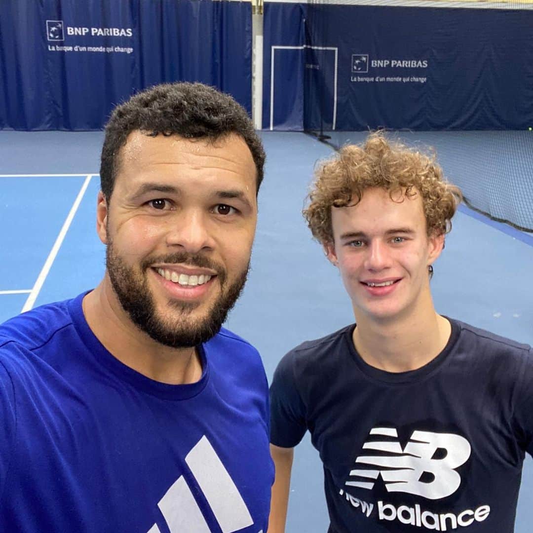 ジョー＝ウィルフリード・ツォンガのインスタグラム：「Good practice today with @lucavanassche ! 💪🏽 Good luck for your next tournaments ! 👊🏽🎾 #TsongaTeam #TeamJeunesTalents」