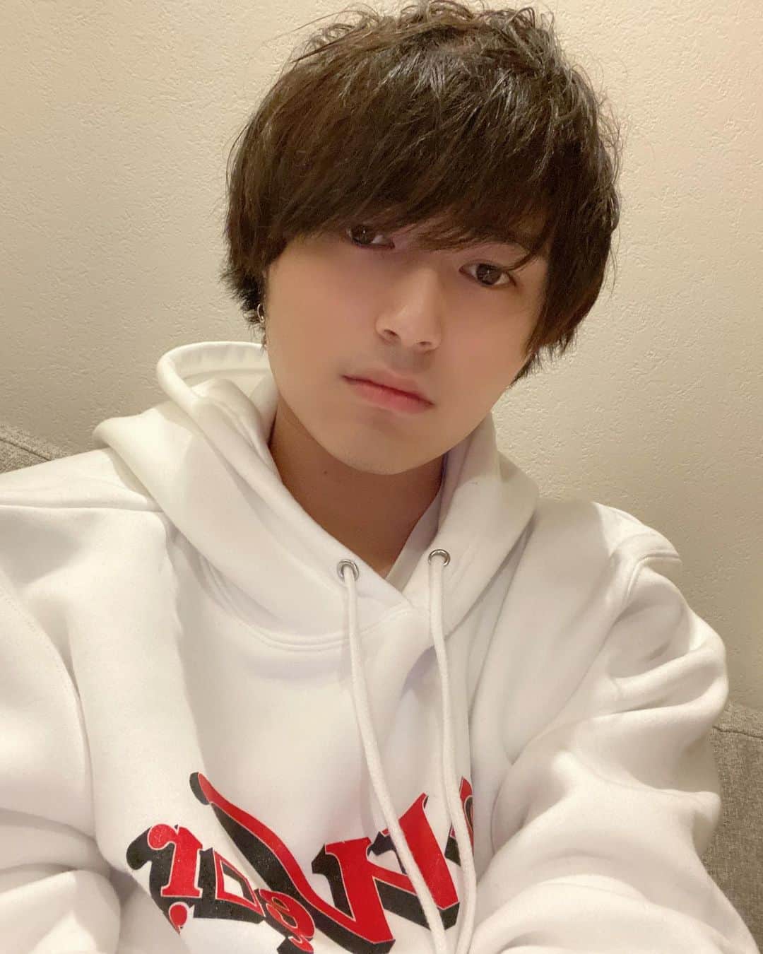 竹中雄大さんのインスタグラム写真 - (竹中雄大Instagram)「2ヶ月くらい髪切ってない💇‍♂️」1月27日 0時00分 - yudai_vo