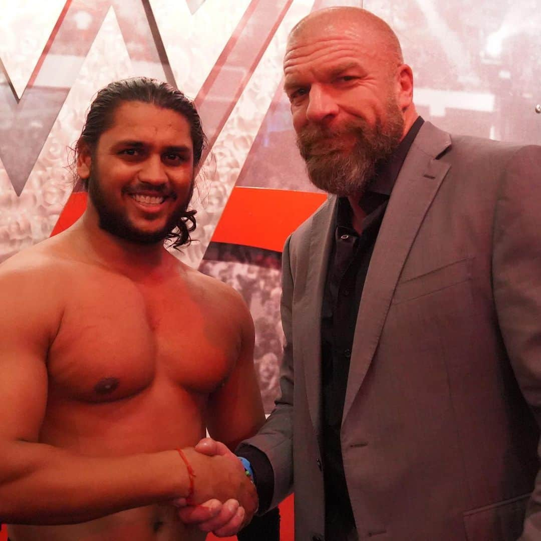 トリプルHさんのインスタグラム写真 - (トリプルHInstagram)「Through life’s difficulties, Guru Raaj has never stopped working to achieve his dream for him and his family. Tonight was a major step in that direction. Congratulations. #WWESuperSpectacle」1月26日 23時52分 - tripleh