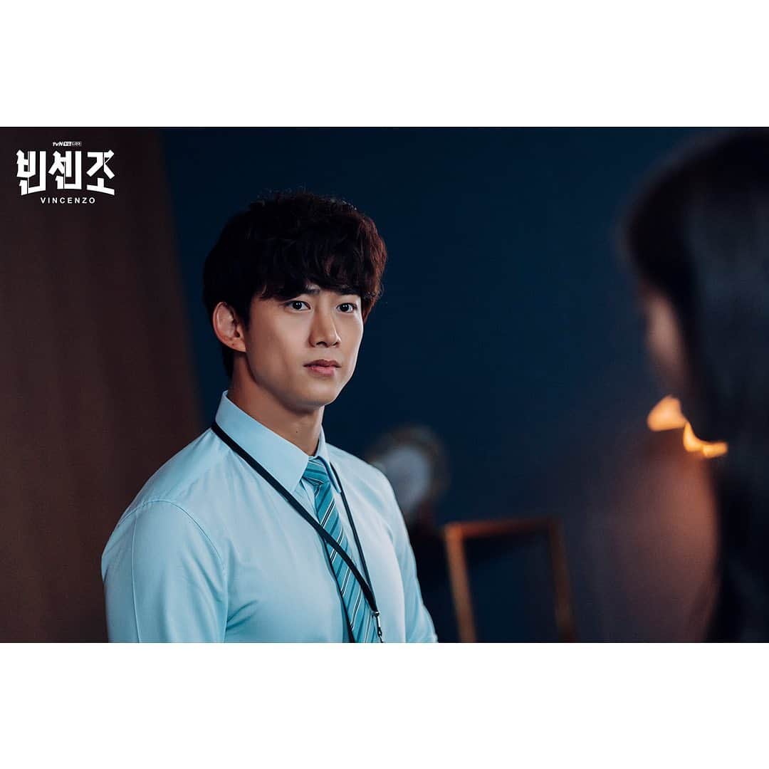 tvN DRAMA【韓国】さんのインスタグラム写真 - (tvN DRAMA【韓国】Instagram)「귀여운 인턴변호사 '장준우'로 돌아온 옥택연🤓 제임스본드를 꿈꾸지만 전여빈 껌딱지라고!?  2월 20일 [토] 밤 9시 tvN 첫방송  #빈센조 #tvN #새토일드라마 #방영예정 #송중기 #전여빈 #옥택연 #유재명 #김여진 #곽동연 #조한철」1月27日 11時00分 - tvn_drama