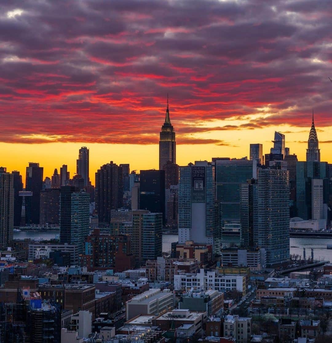 Empire State Buildingのインスタグラム：「New York or Nowhere 😍⁠ ⠀⠀⠀⠀⠀⠀⠀⠀⠀⁠ Follow @empirestatebldg for more gorgeous pics of the Big Apple!⁠ ⠀⠀⠀⠀⠀⠀⠀⠀⠀⁠ 📷: @jlcolton #EmpireStateBuilding⁠」