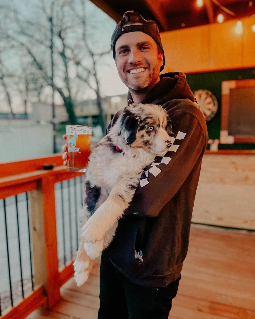 リアン・ドーソンのインスタグラム：「silver linings is the caption of this post. and then whatever i write next. shit i’m still writing. i’ve had this dog for 24 hours and i am so dang happy. i am dog papa. everyone meet camden. i guess i should start a gram for him. love you guys, miss you.    #dogsofinstagram #miniaussiesofinstagram #dogsofinsta #miniaussie」